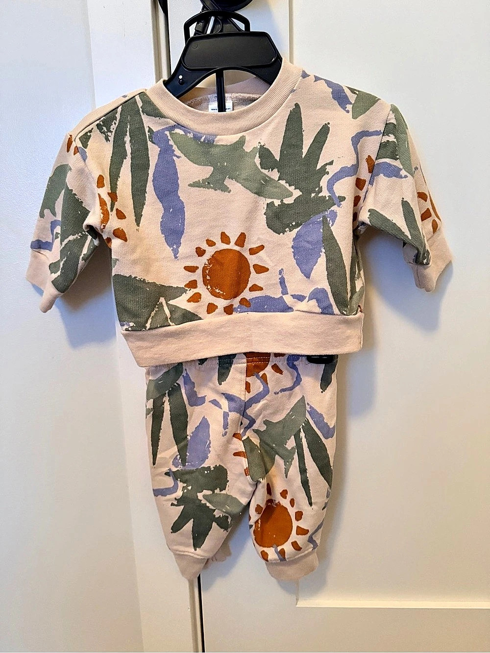 Kids Printed sweater sweatpants Matching Set Like New